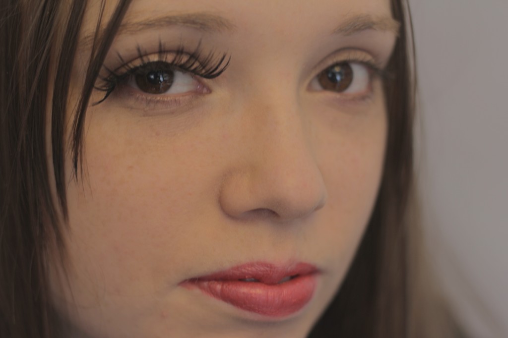 Catherine Balavage reviewing Amy Childs' lashes