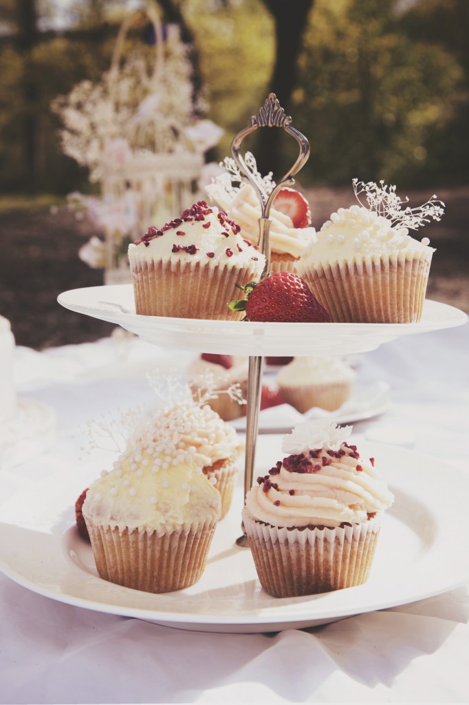 vintage wedding shoot, wedding, weddings, vintage, wedding cake