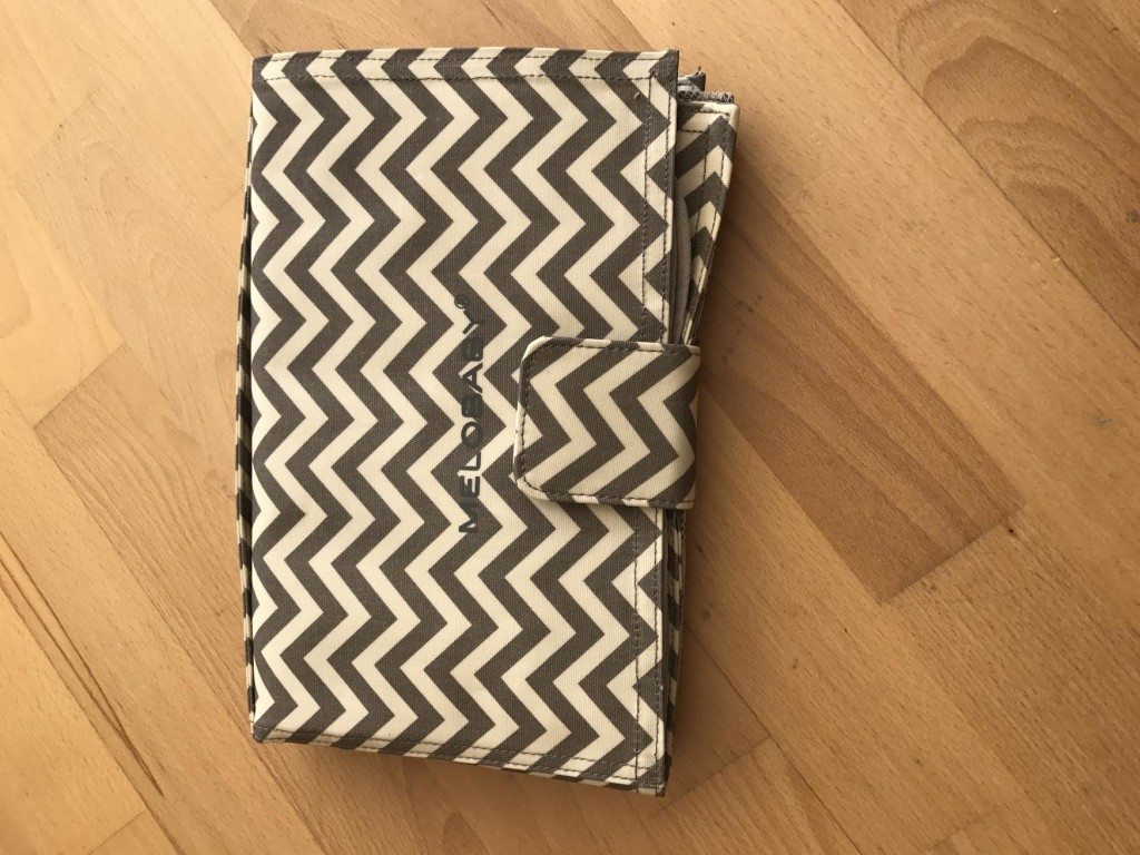 melobaby-deluxe-nappy-wallet-and-change-mat-review2