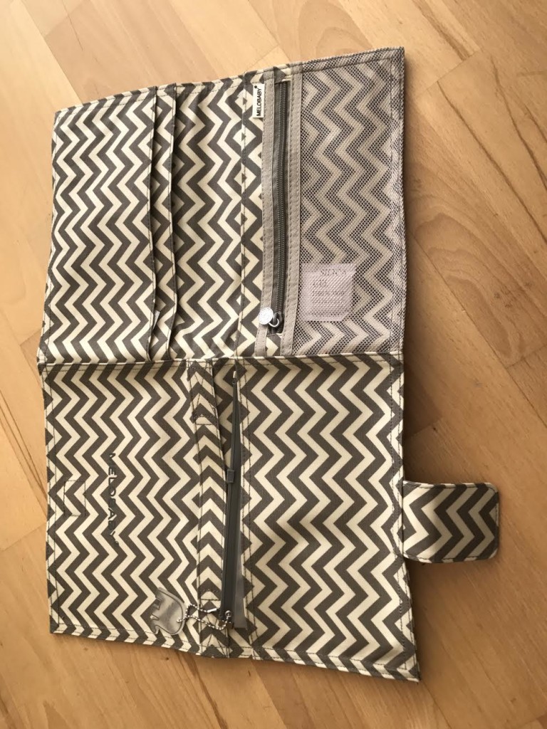 melobaby-deluxe-nappy-wallet-and-change-mat-review4