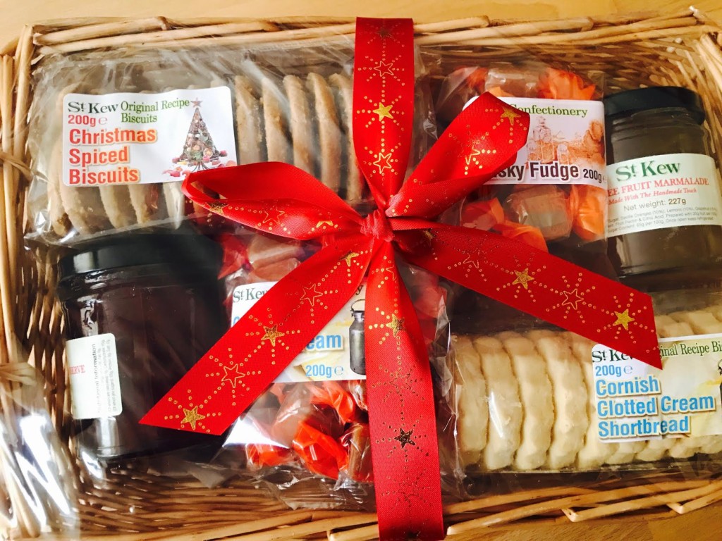 christmasbiscuitsandjammarmaldehamper