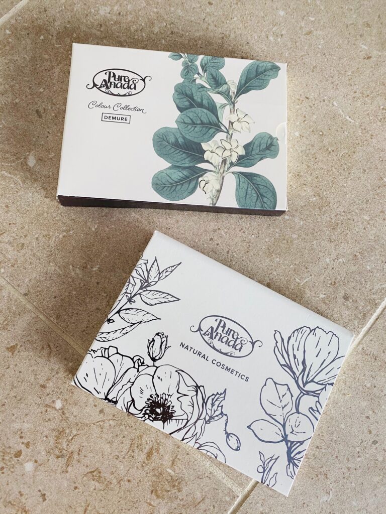 Pure Anada, mineral make up, palette, natural, demure. 