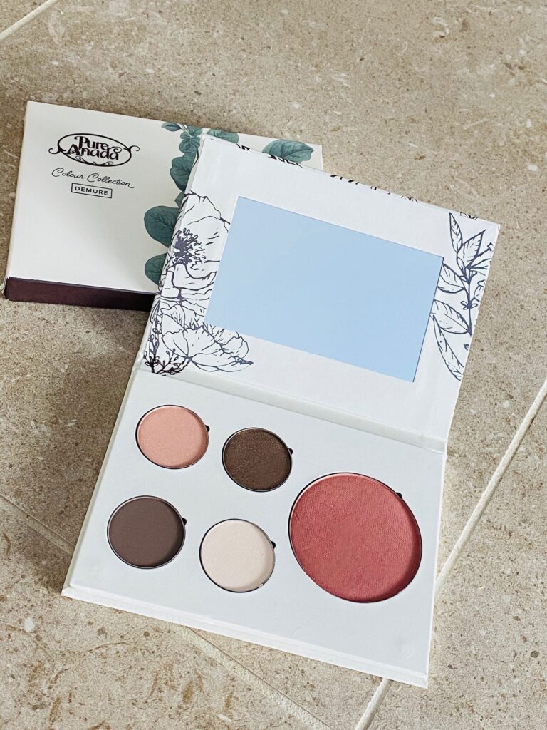 Pure Anada, mineral make up, palette, natural, demure. 