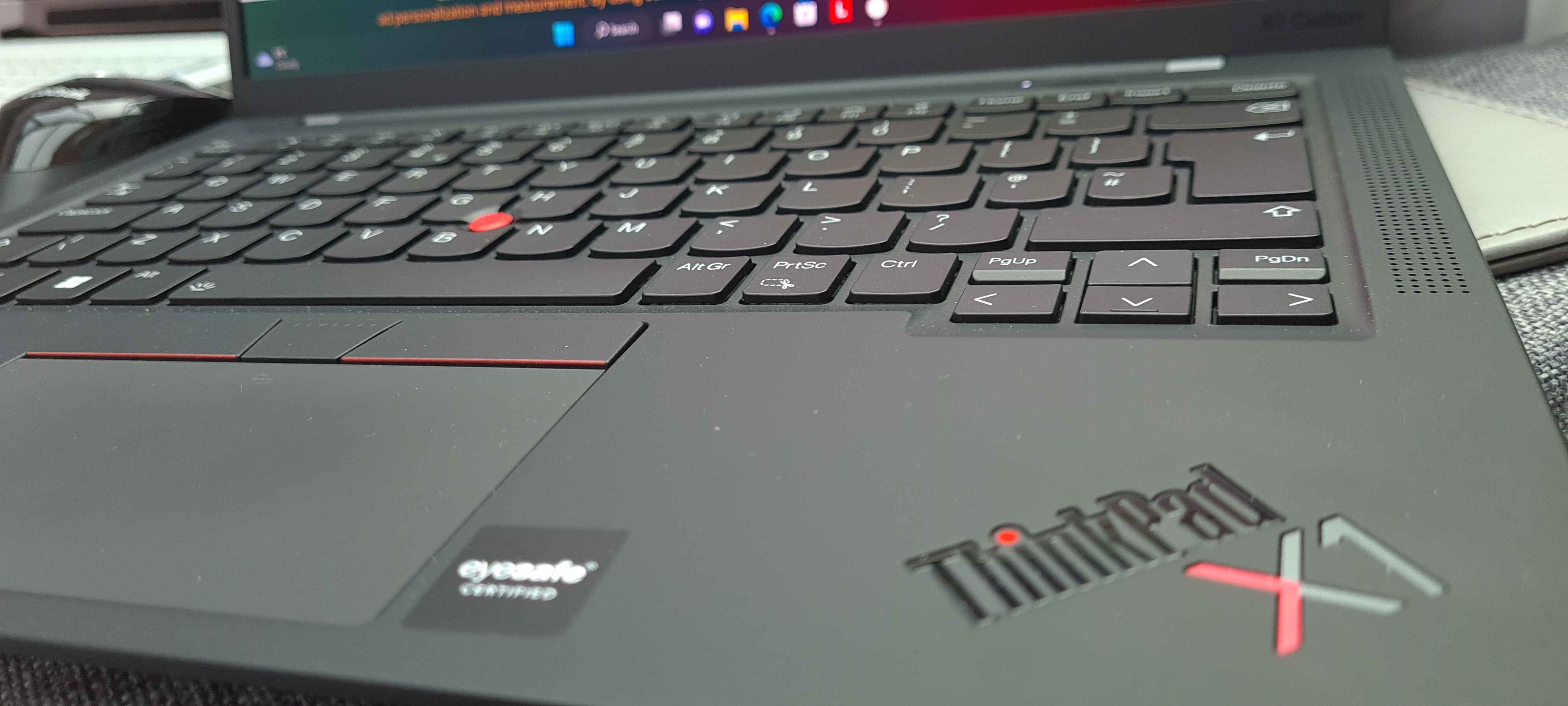 Lenovo ThinkPad X1 Carbon Gen 10 Review: Sleek And Premium